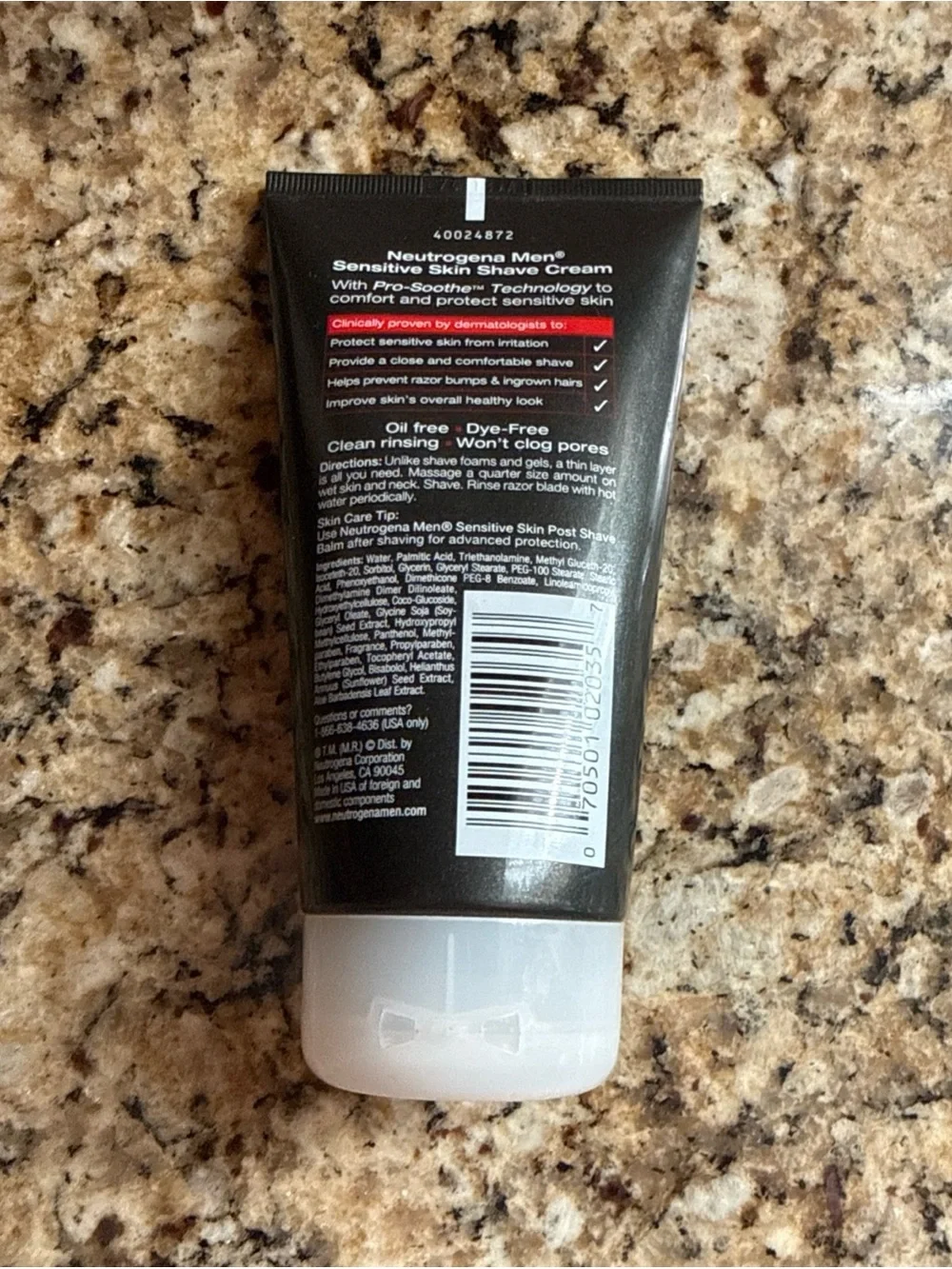 Neutrogena Men Sensitive Skin Shave Cream - Black and Blue Accents